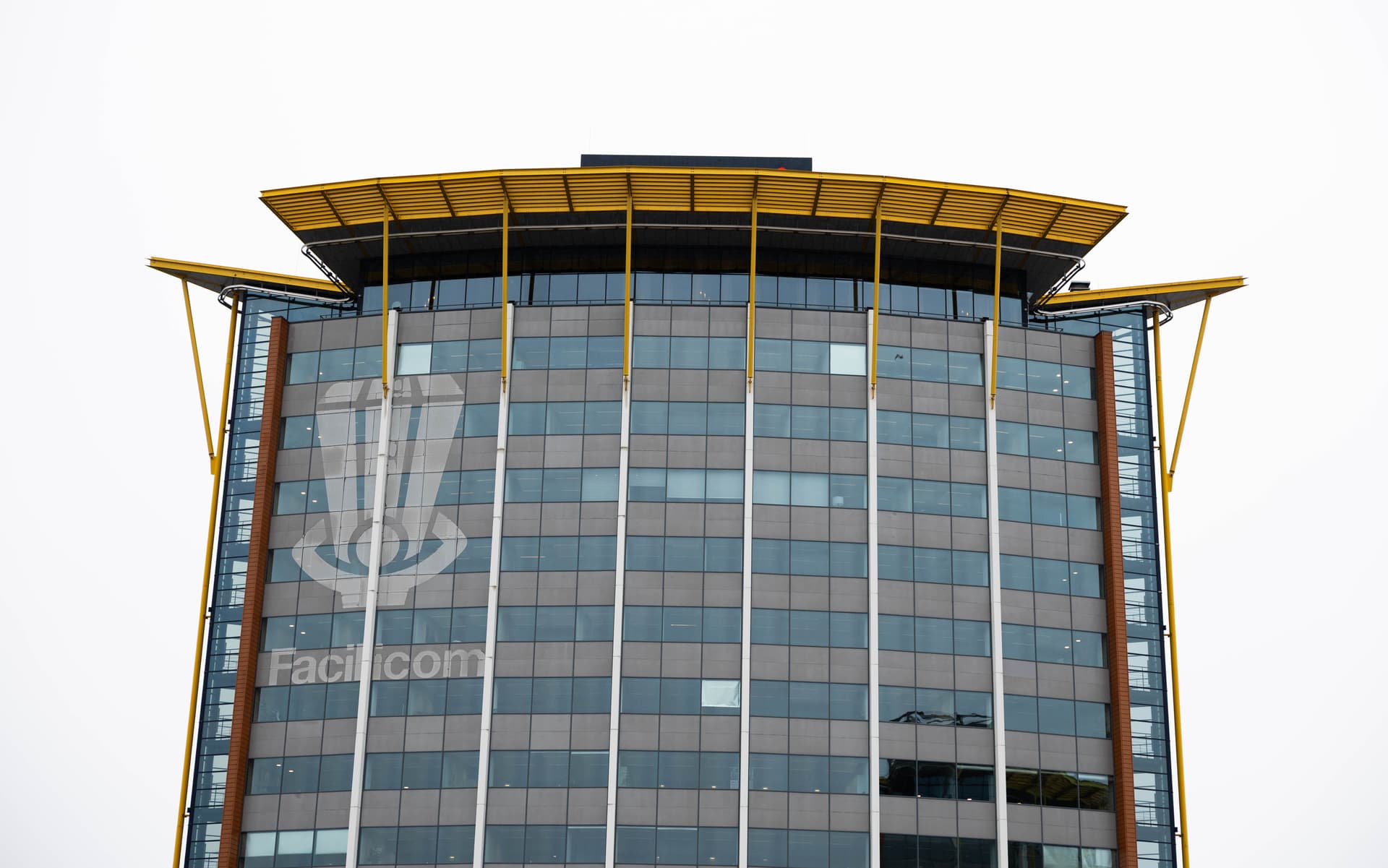 Kantoorgebouw van Facilicom met het bedrijfslogo zichtbaar op de gevel.